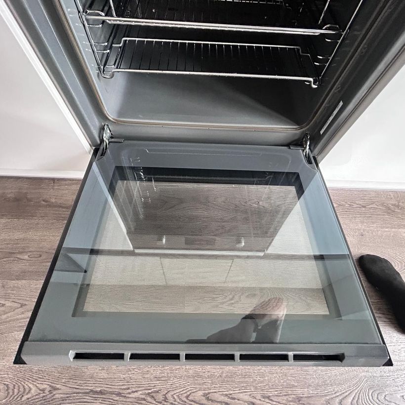 Oven door glass after a GP Pro clean
