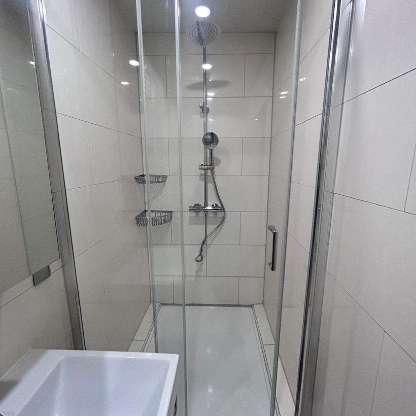 Shower screen after a GP Pro clean